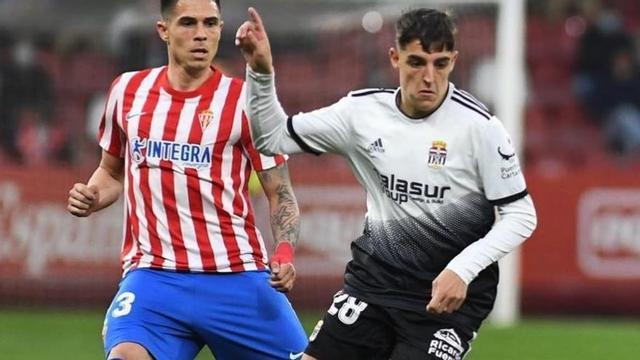 Álex Neskes, con el Cartagena, junto a Djuka, en un encuentro ante el Sporting. | @ALEXNESKES10