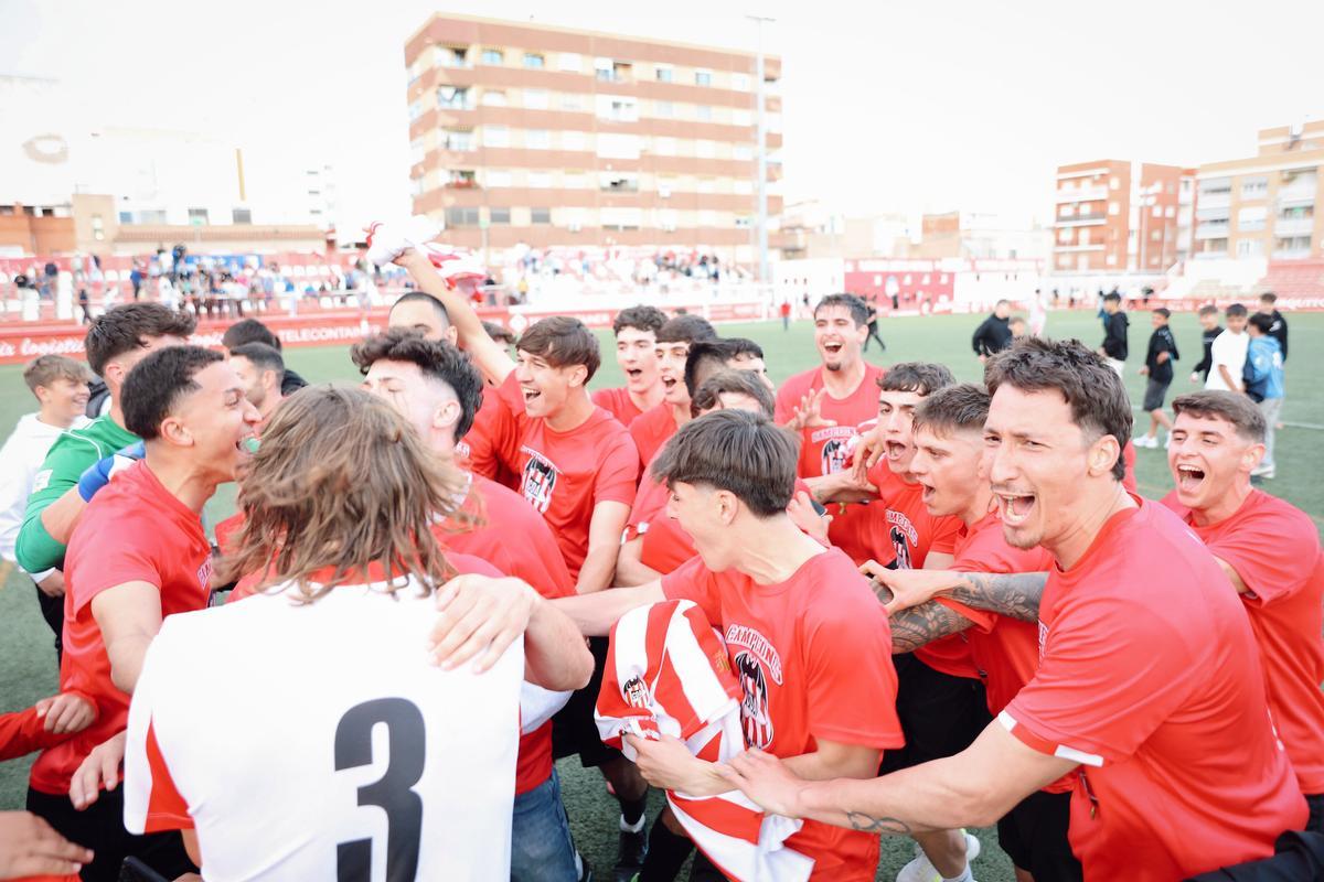 Celebración a la conclusión del partido en el Fornás.