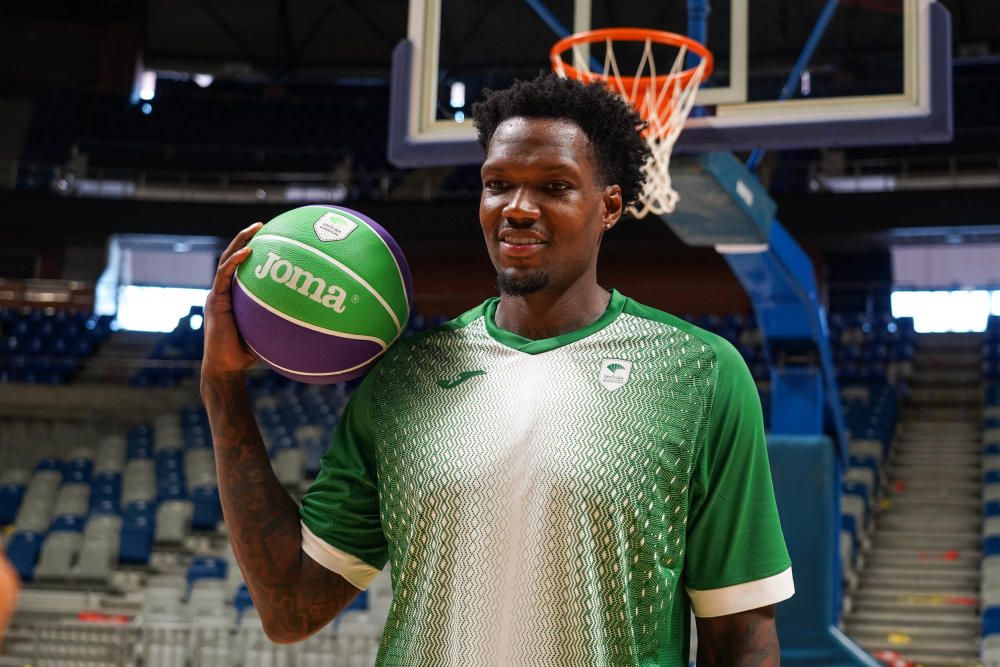 El Unicaja presenta a Deon Thompson