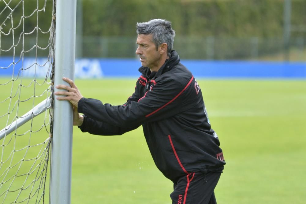 La plantilla se ejercita en Abegondo con la vista puesta en el partido de este viernes 26 en el Nuevo Estadio Los Pajaritos de Soria ante el CD Numancia.