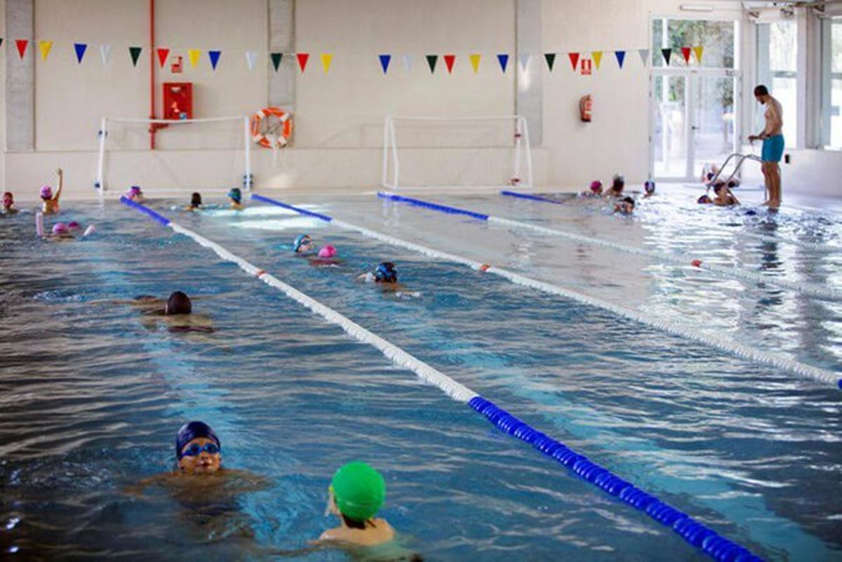 Clases de natación personalizada en su piscina climatizada.