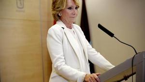 ESPERANZA AGUIRRE. La ’lideresa’, anunciando su dimisión como concejala de Madrid tras los casos de corrupción del PP.