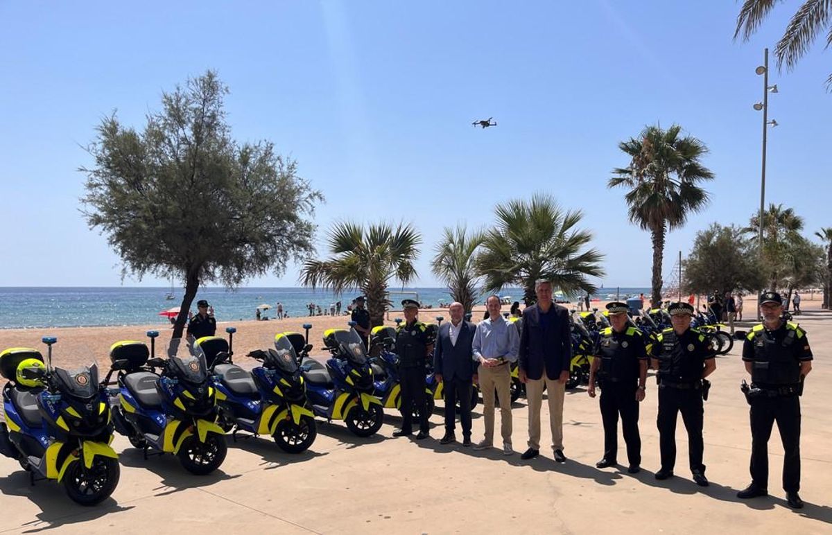Presentación de los nuevos vehículos de la Guàrdia Urbana de Badalona, con la presencia del alcalde Albiol