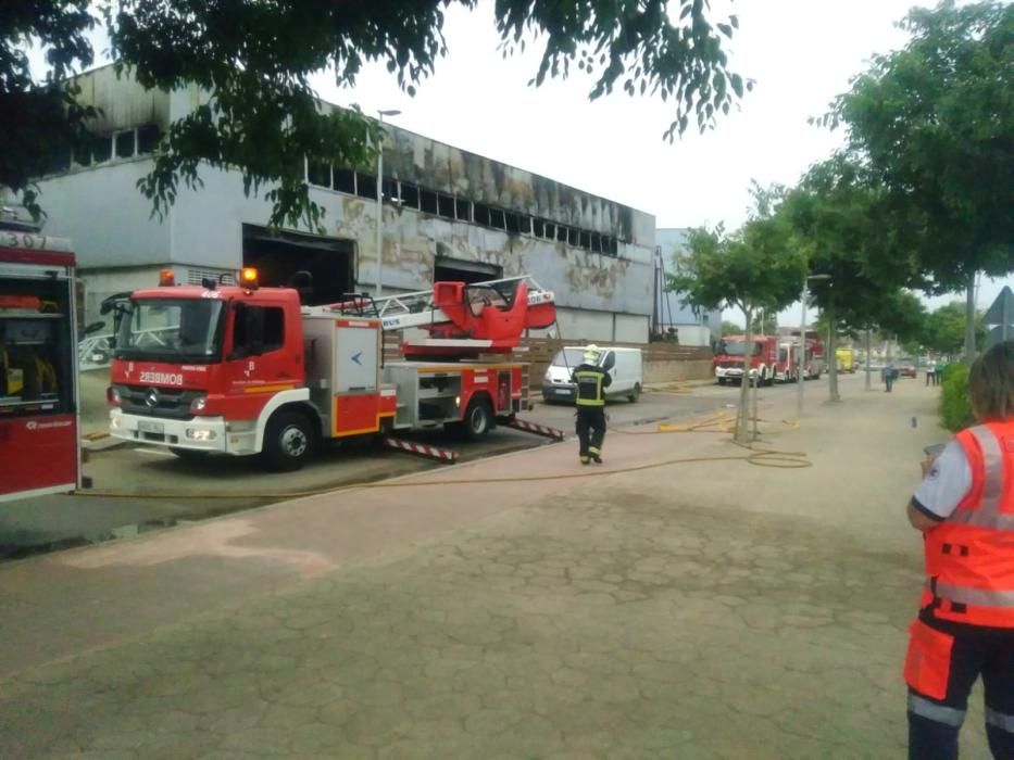 Incendio en una nave industrial de sa Pobla