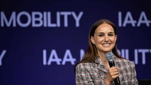 Natalie Portman GERMANY-AUTOMOBILE-SHOW-IAA