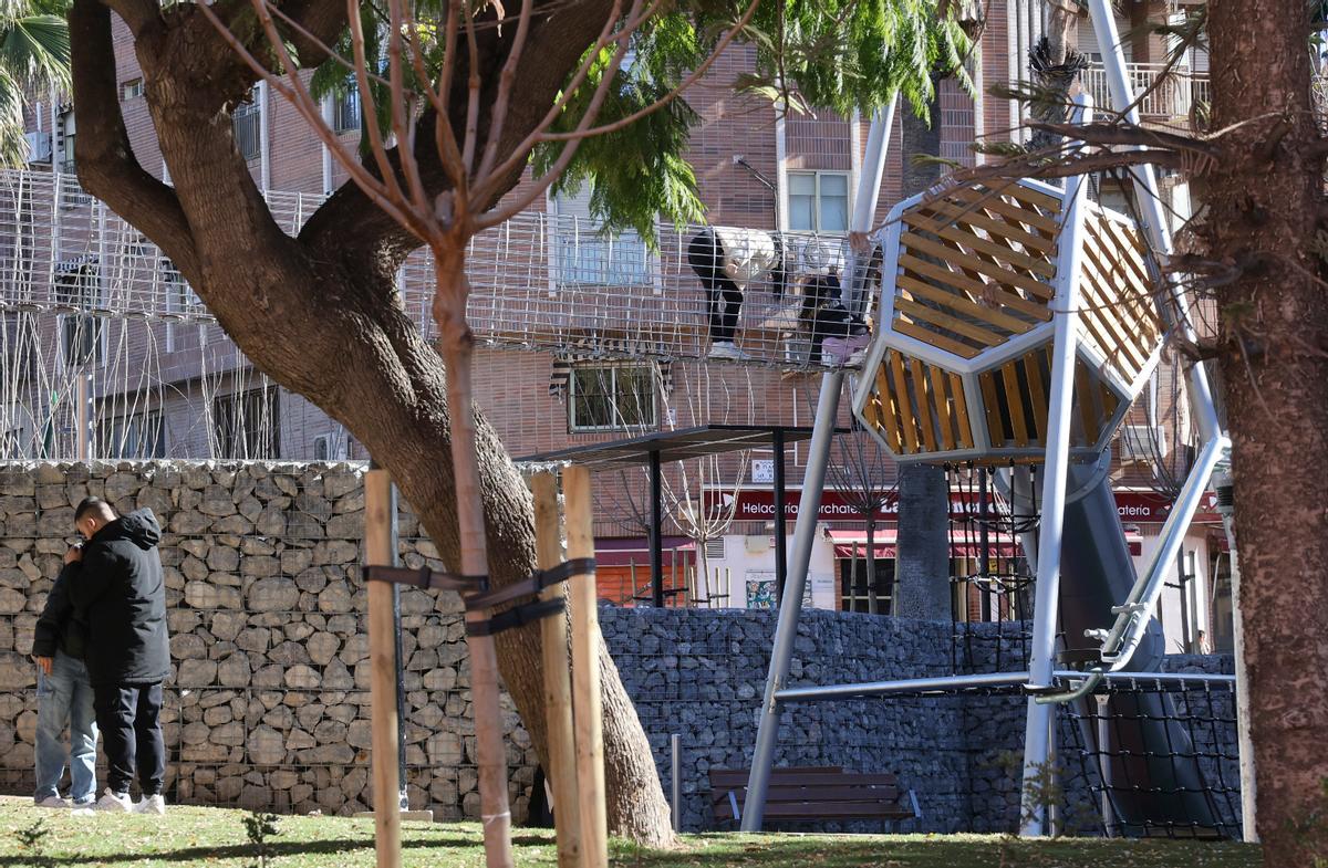 Cambios en el juego infantil del parque de San Blas en el que quedó atrapado un niño.