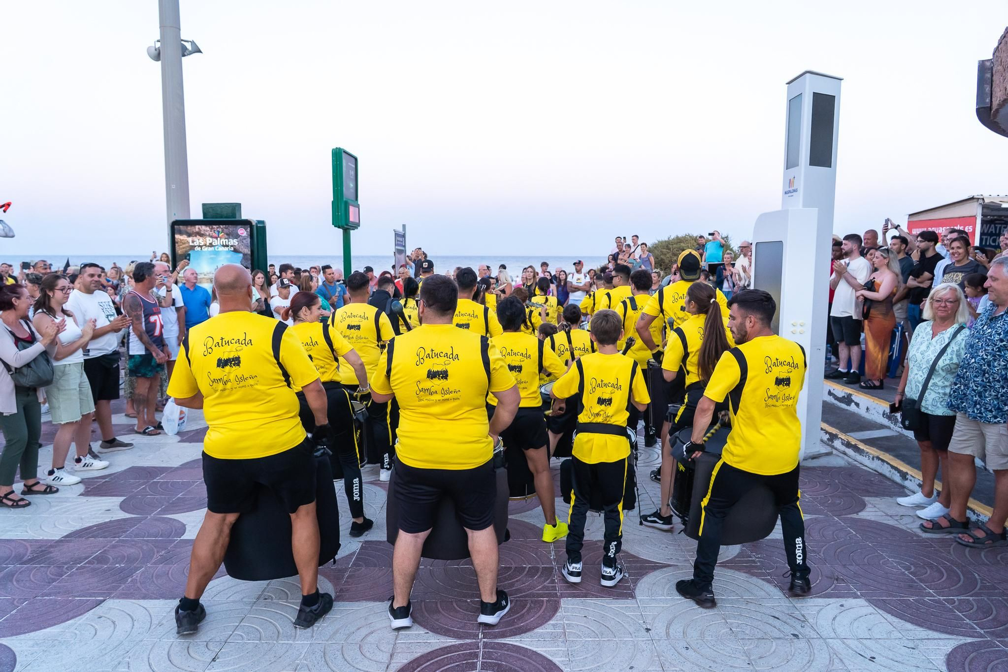 Celebración de las hogueras de San Juan en Playa del Inglés