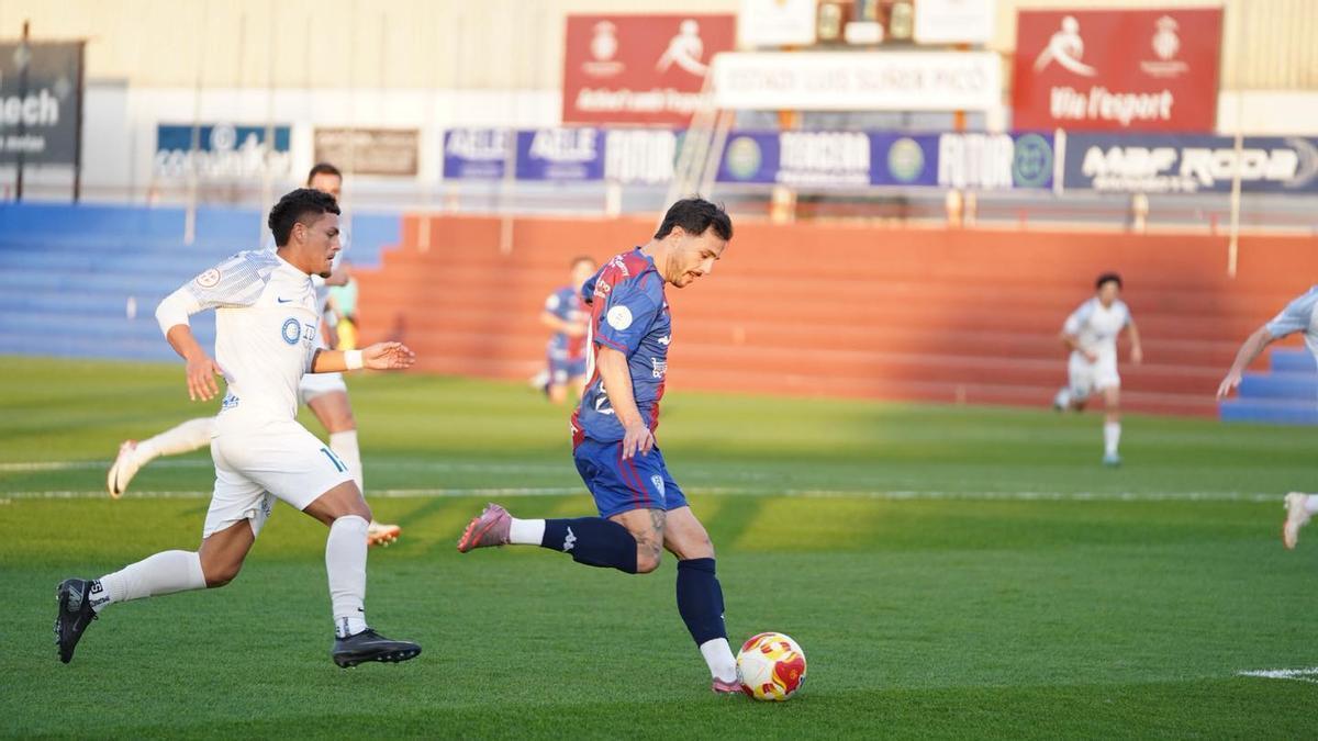 Traver, en un lance del partido contra el Vall d'Uixó.