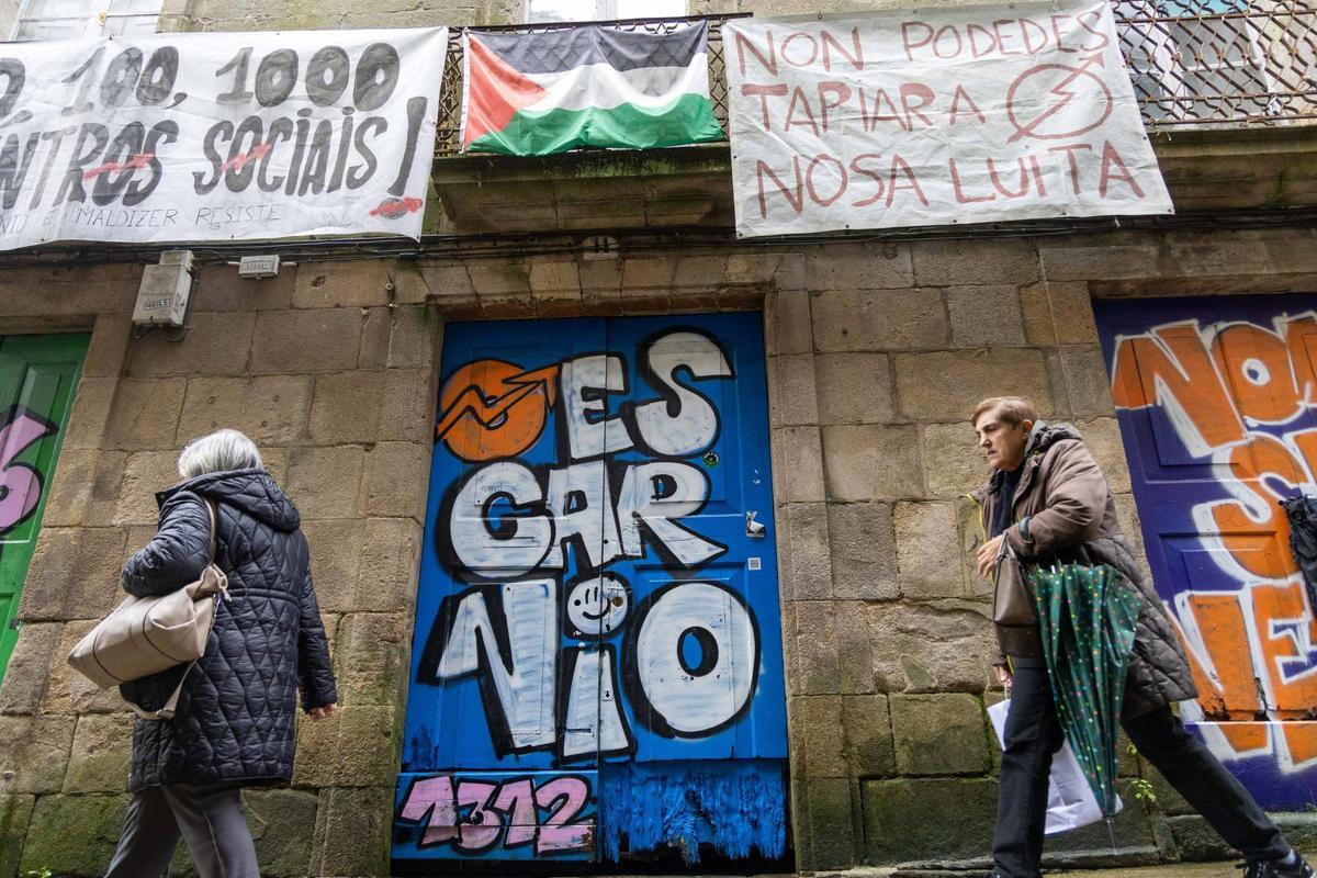 As 9.15 está previsto o desaloxo do local social que ocupa o 11 da Algalia de Arriba