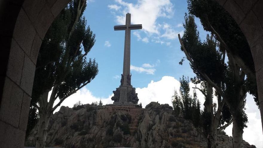 Una foto de la basílica del Valle de los Caídos,