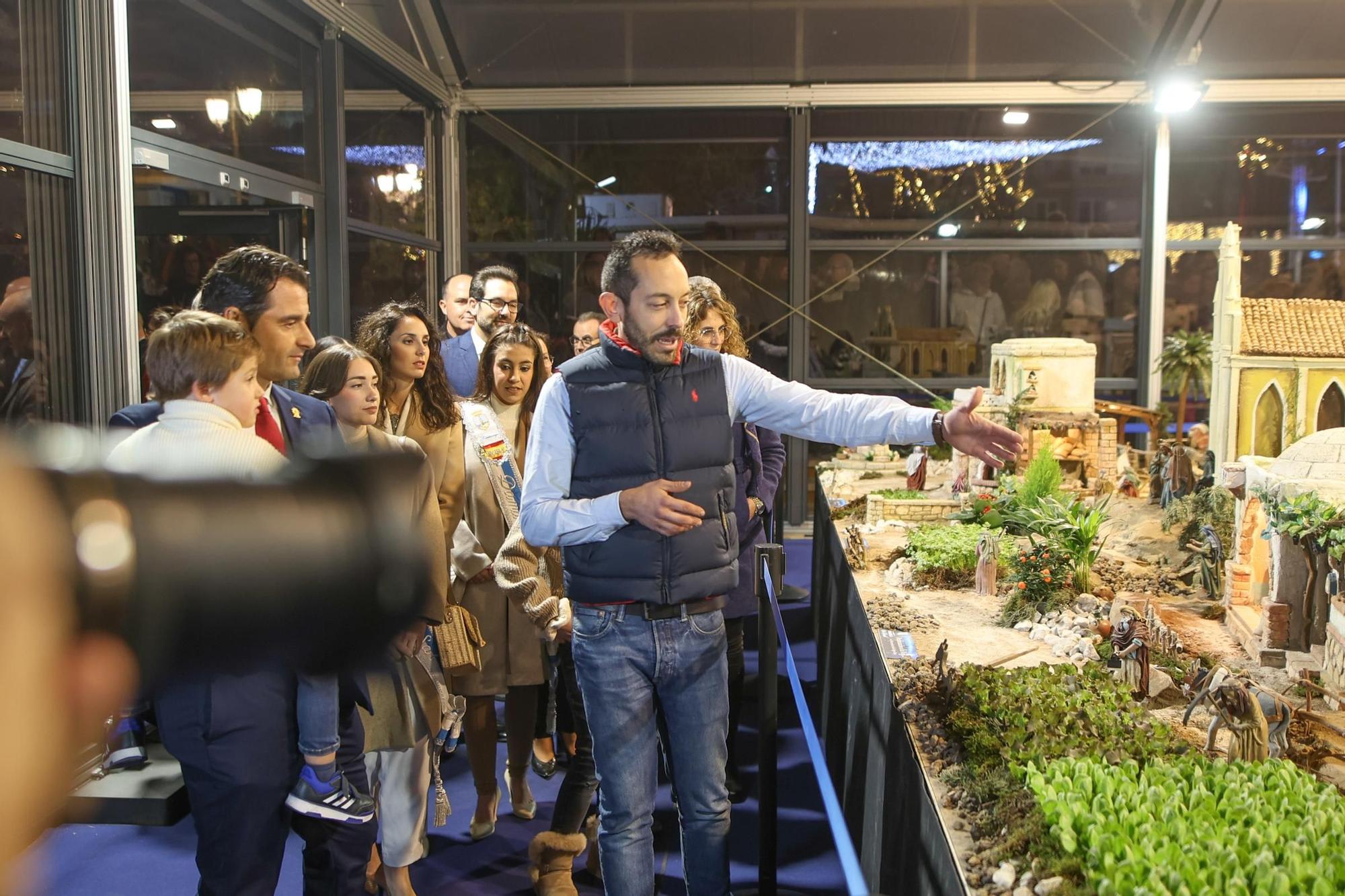 Inauguración del Belén Municipal e iluminación navideña en Torrevieja