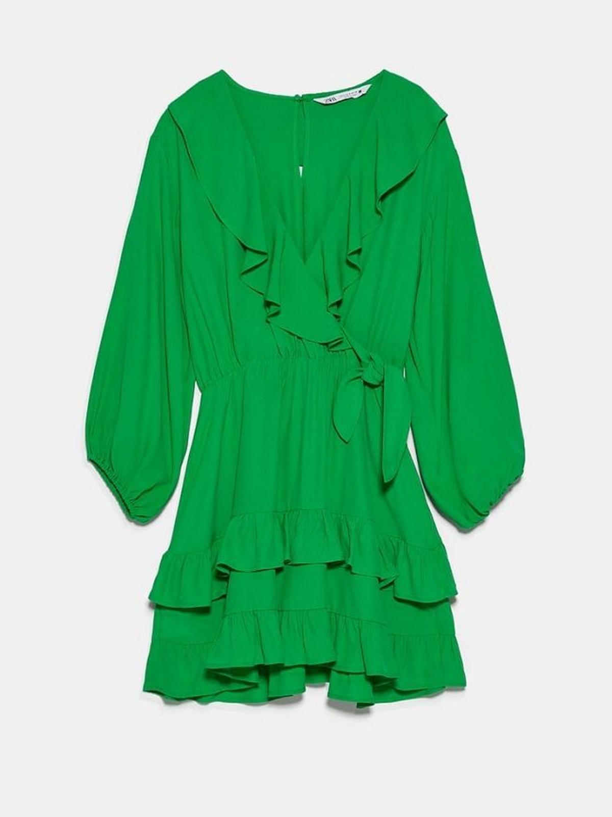 Vestido estilo 'wrap' en verde de Zara