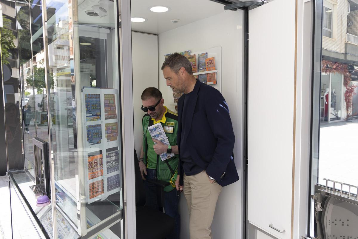 Nuevo kiosco de la ONCE en Caravaca