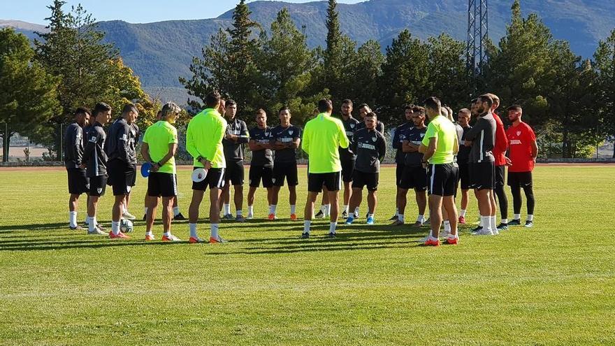 El plantel blanquiazul se ha ejercitado esta semana en la localidad de Sabiñánigo.