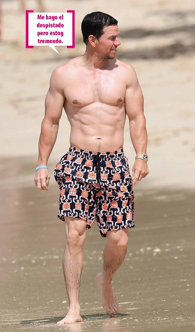 Mark Wahlberg en Barbados presumiendo de tableta