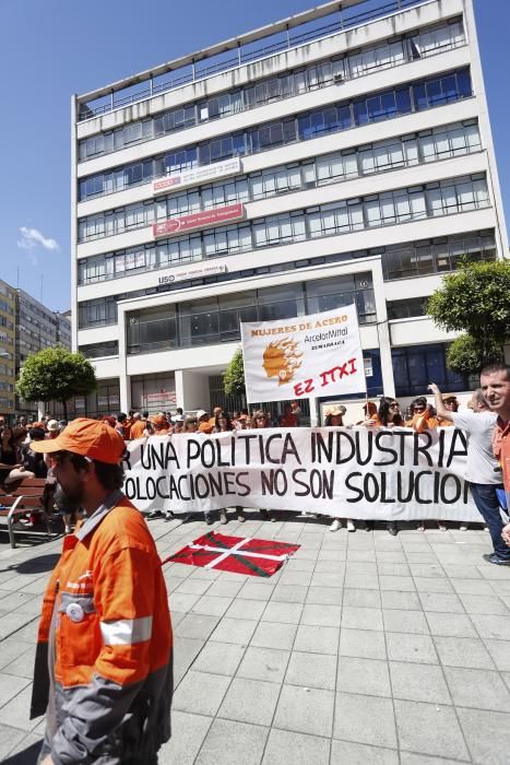 Los trabajadores de Arcelor de Zumárraga y Sestao se manifiestan en Avilés