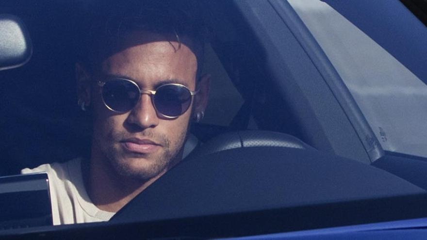Neymar intenta pagar la clàusula de rescissió i la Lliga ho rebutja