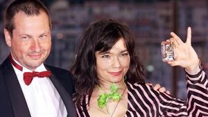 El director de cine Lars von Trier y la cantante Björk, en el festival de Cannes, en mayo del 2000.