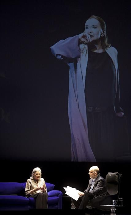 Acto de Nuria Espert, premio "Princesa de Asturias" de las Artes, en el teatro Jovellanos