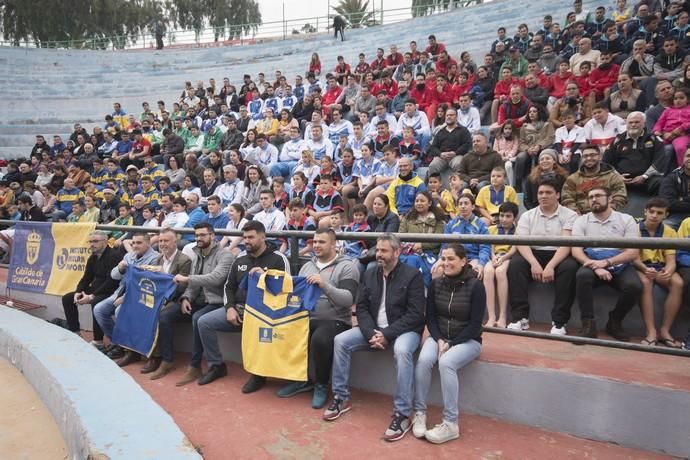 27.01.18 Visita del visepresidente del Cabildo Ángel Víctor Torres a las escuelas de lucha canaria.López Socas.Fotos Tony Hernández