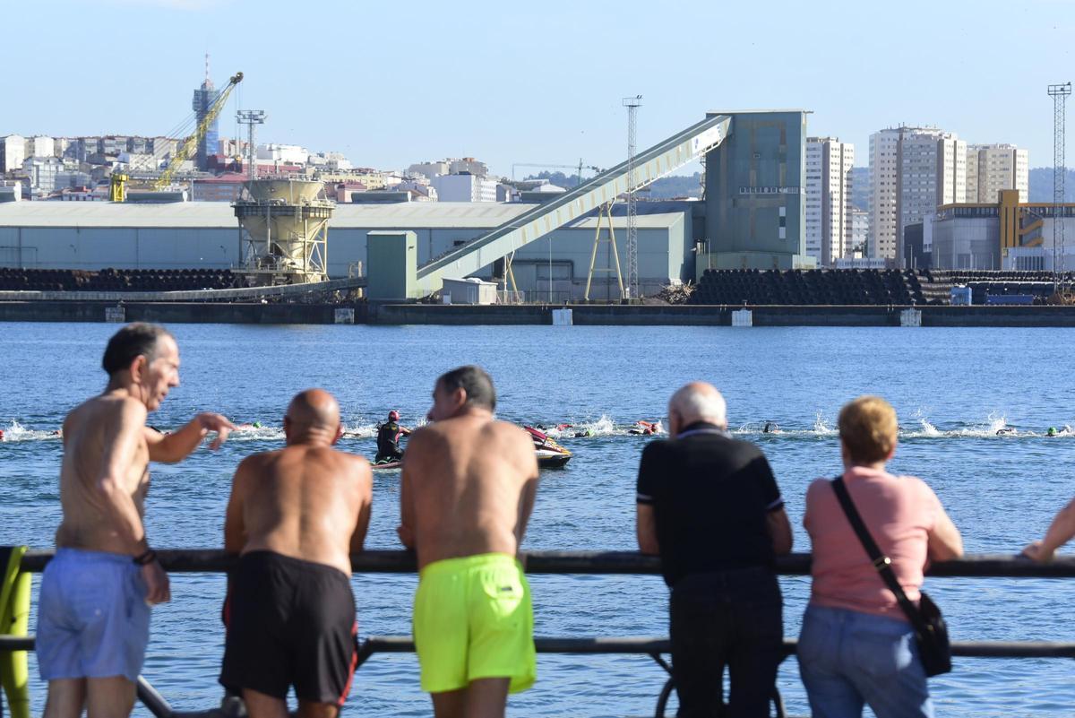 El público coruñés sigue la prueba en O Parrote.