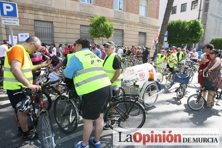 Concentración por la seguridad de los ciclistas