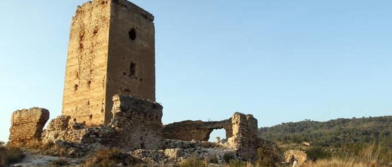 Torre de Aledua situada en el término de Llombai.