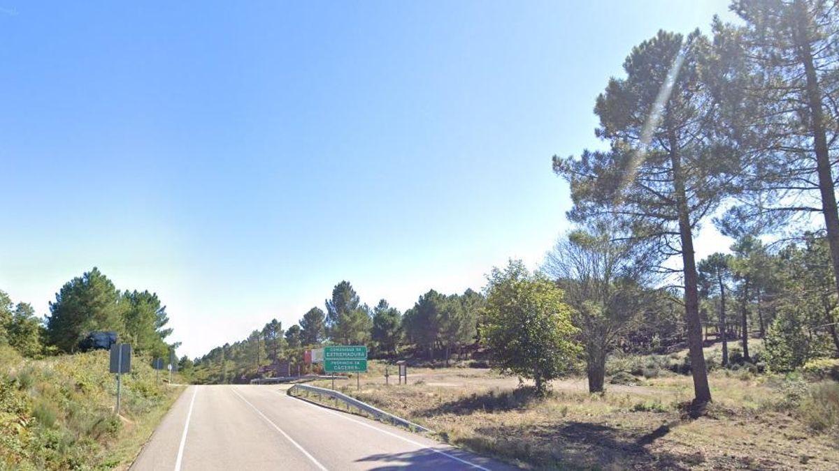 La carretera CL-526, en su límite con la provincia de Cáceres.