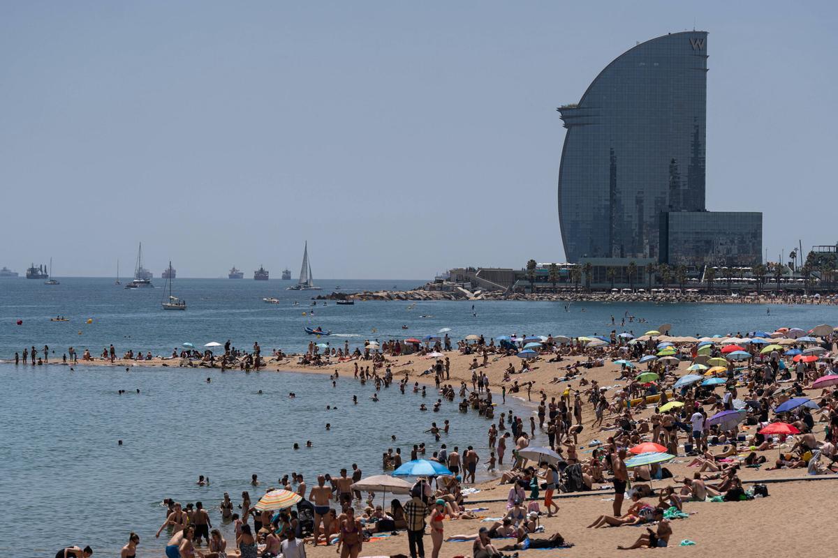 La calor s’intensifica a partir de dilluns i algunes zones de Catalunya arribaran als 40 graus La calor s’intensifica a partir de dilluns i algunes zones de Catalunya arribaran als 40 graus