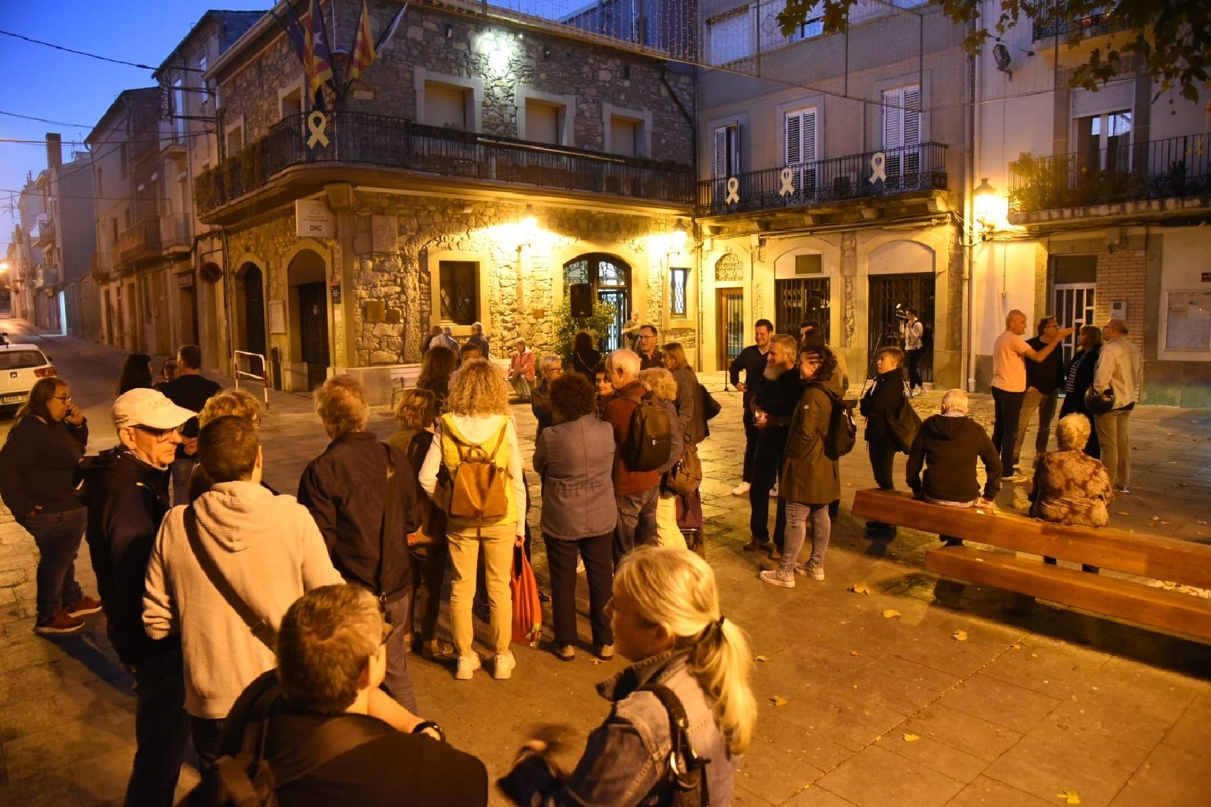 Unes 150 persones donen suport a Adriana Delgado pel judici contra la mesa del Parlament