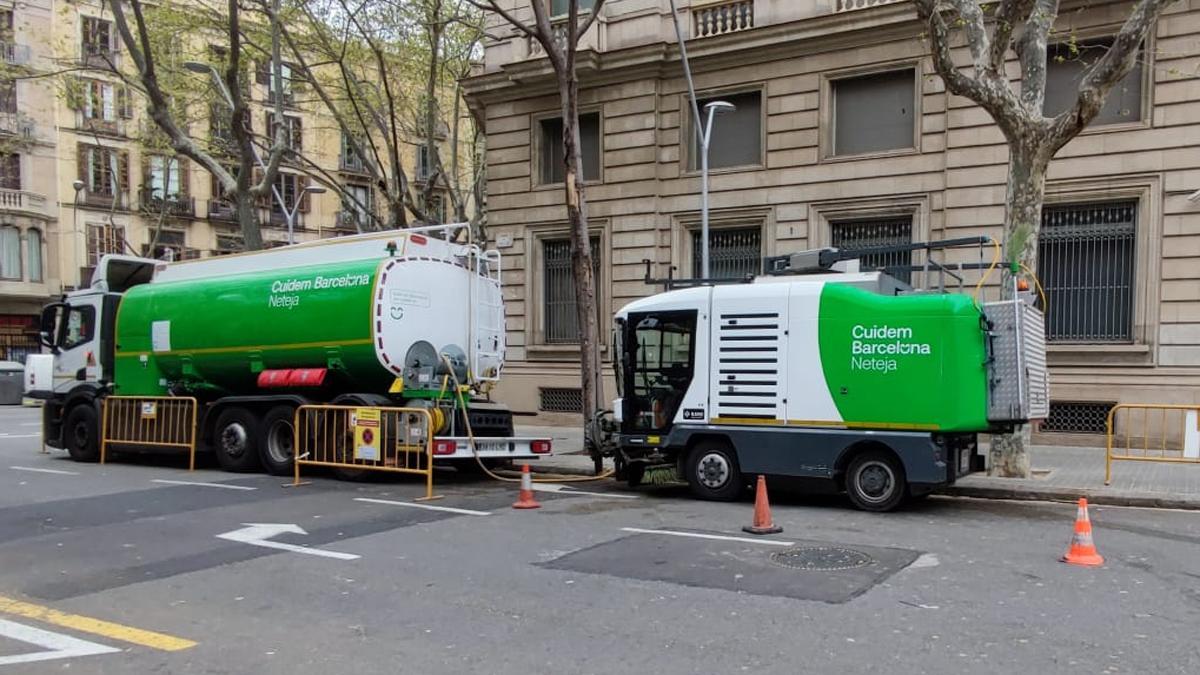 Punto de suministro de agua subterránea para los vehículos de limpieza municipal de la ciudad de Barcelona.