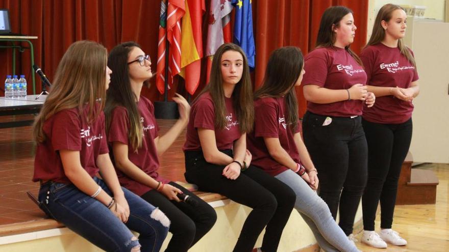 Alumnas del IES Miguel Catalán de Coslada durante las jornadas.