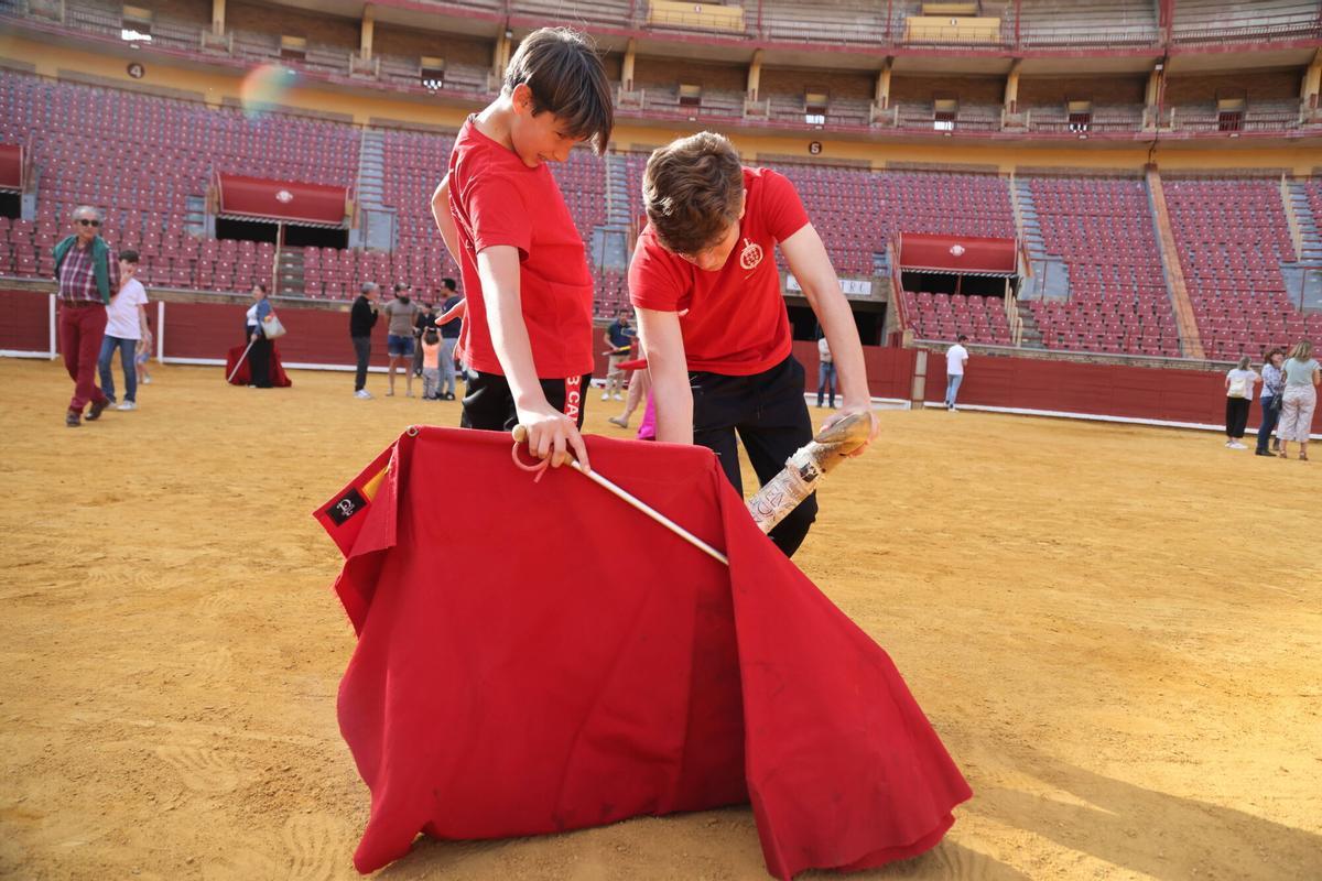 La plaza de los Califas en Córdoba abre el ruedo a la afición para vivir el toreo desde dentro La plaza de los Califas en Córdoba abre el ruedo a la afición para vivir el toreo desde dentro