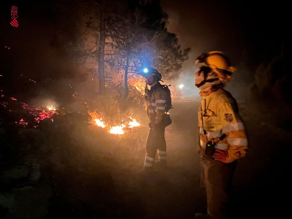 Galería: Otra noche de pesadilla para los bomberos