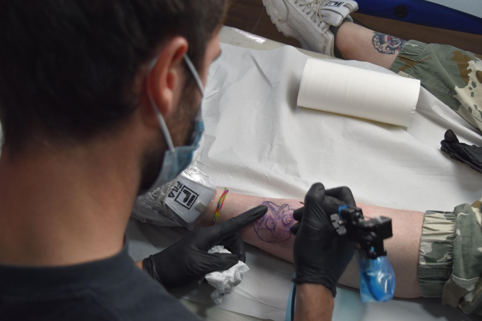 Maratón solidario de tatuajes