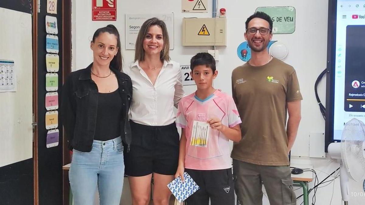 El alumno del CEIP Sant Carles, ganador premio municipal del concurso 'Ni un foc al bosc'.