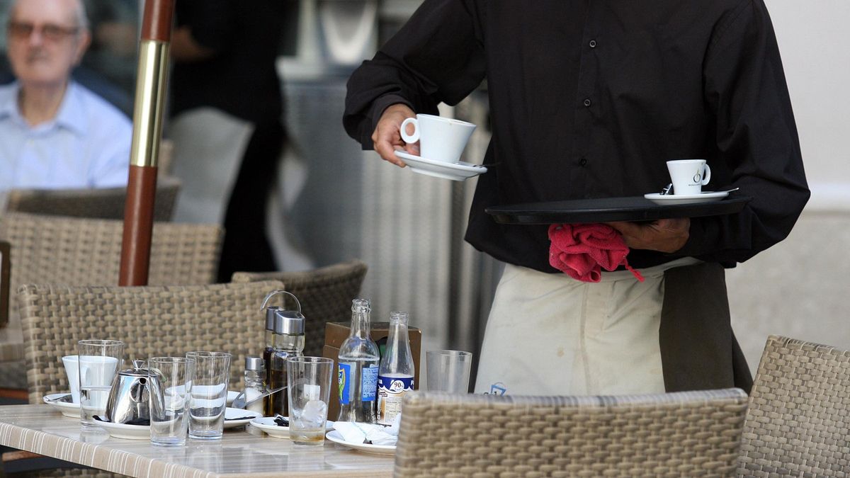 El sector servicios, y en concreto la restauración, copa buena parte de los permisos temporales de trabajo.
