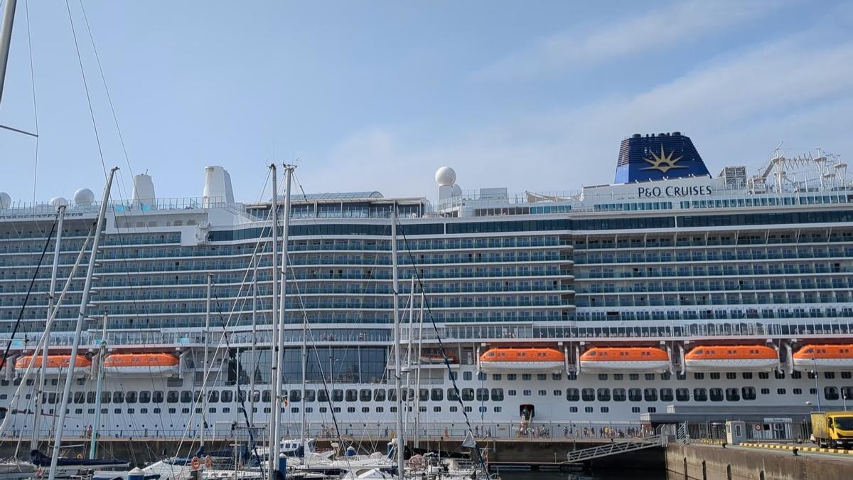 Los turistas toman el centro de A Coruña