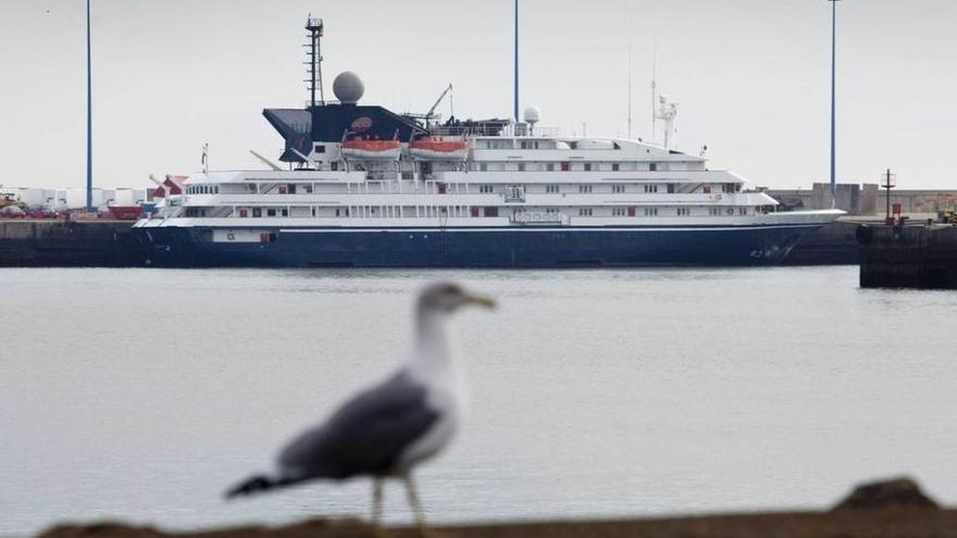 El antepenúltimo crucero de la temporada atraca en El Musel