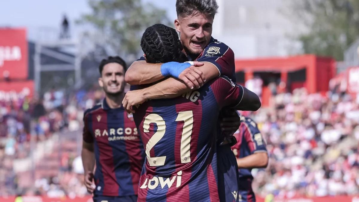 Etta Eyong e Iván Romero celebrando sus goles ante el Girona