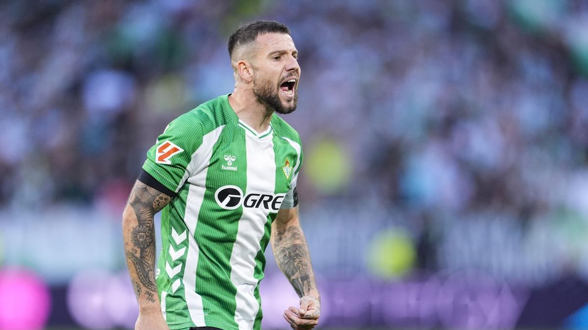 Aitor Ruibal, durante el derbi entre Betis y Sevilla en La Cartuja de la jornada 26 de LaLiga