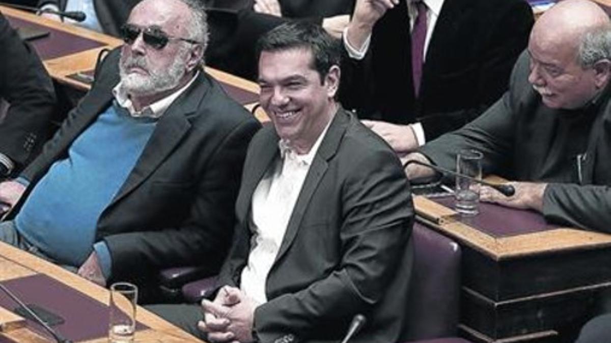 Alexis Tsipras, el líder de Syriza, sonríe en una sesión del Parlamento griego, el pasado 29 de diciembre.
