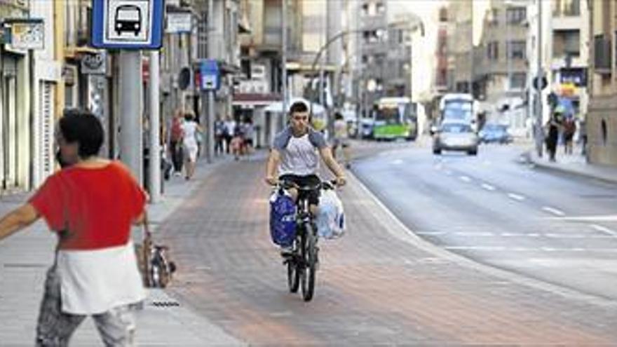 Castellón prioriza el transporte privado y hay 105.000 coches más que conductores