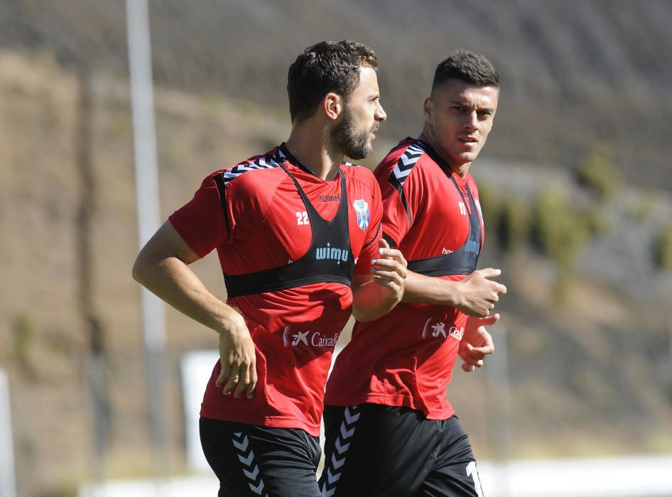 Entrenamiento del Tenerife a falta de 3 fichajes