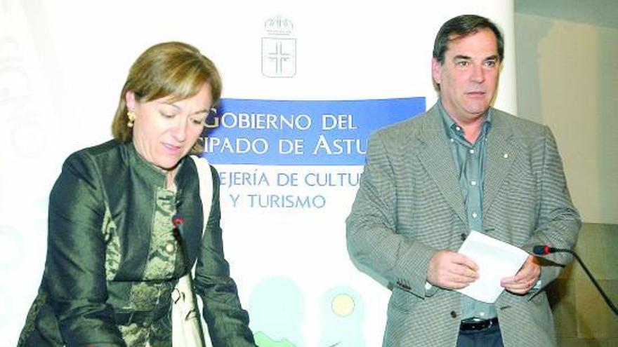 Encarna Rodríguez y Max Valdés, instantes antes de la rueda de prensa.