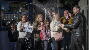Los españoles en Lotería de Navidad gastarán unos 2 euros más de media que el año pasado en Lotería de Navidad.