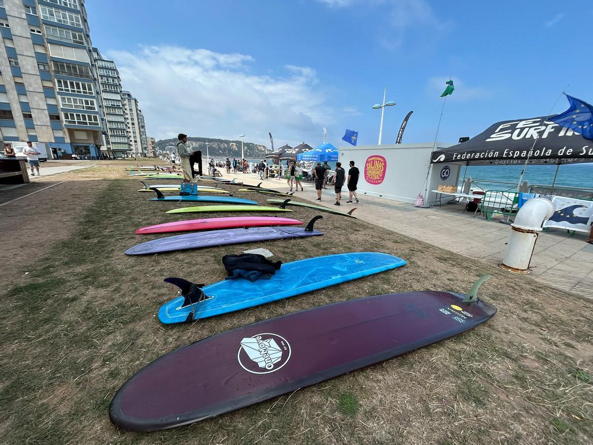 EN IMÁGENES: Más que competición en Salinas de la mano del Longboard Festival