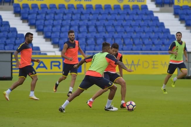 Entrenamiento de la UD en el estadio Gran Canaria