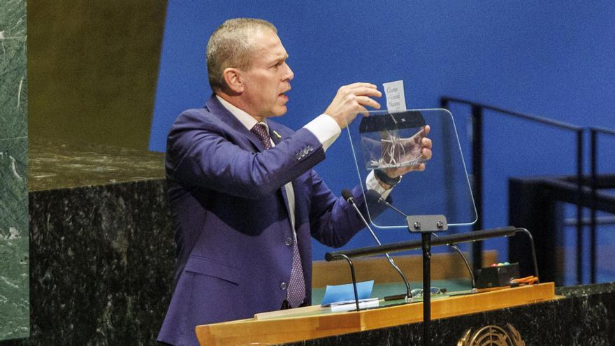 El embajador de Israel en la ONU tritura en directo la carta de Naciones Unidas