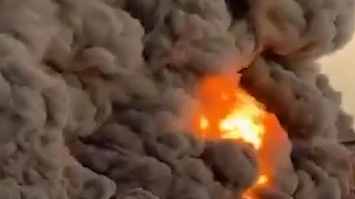 Arde un depósito de combustible en Crimea tras un ataque de las tropas ucranianas con drones